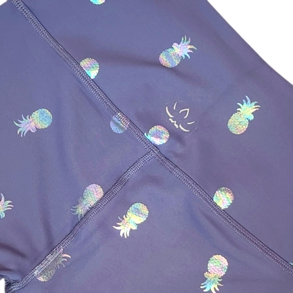 BEYOND YOGA NWOT XS PURPLE LEGGINGS WITH SILVER METALLIC PINEAPPLES - Picture 2 of 8